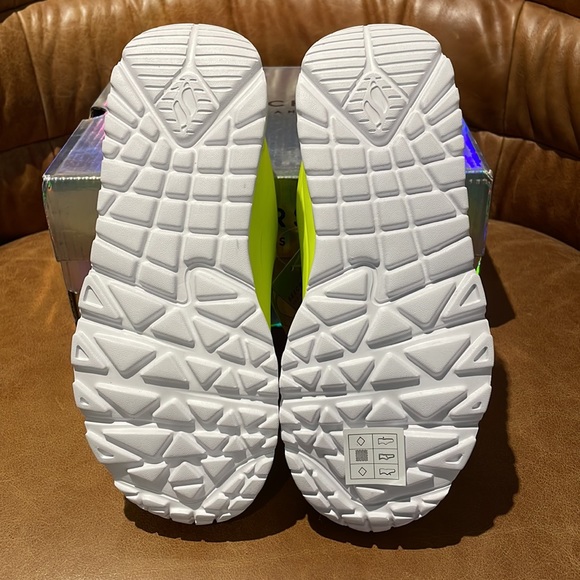 Brand:Skechers Size: 13 Colour: Neon Yellow - Picture 3 of 3